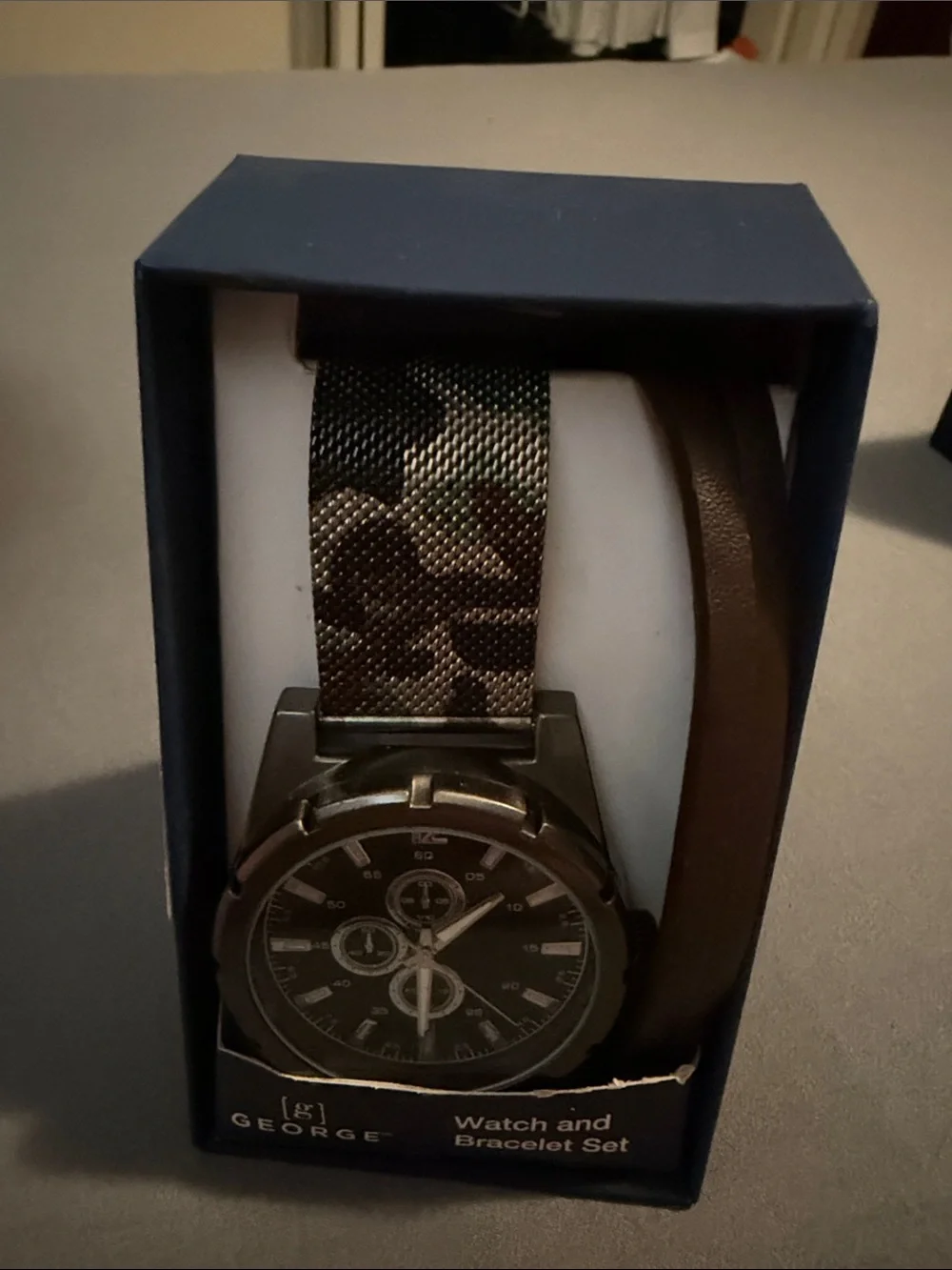 💜George Men’s Watch and bracelet set (works but needs new batteries)